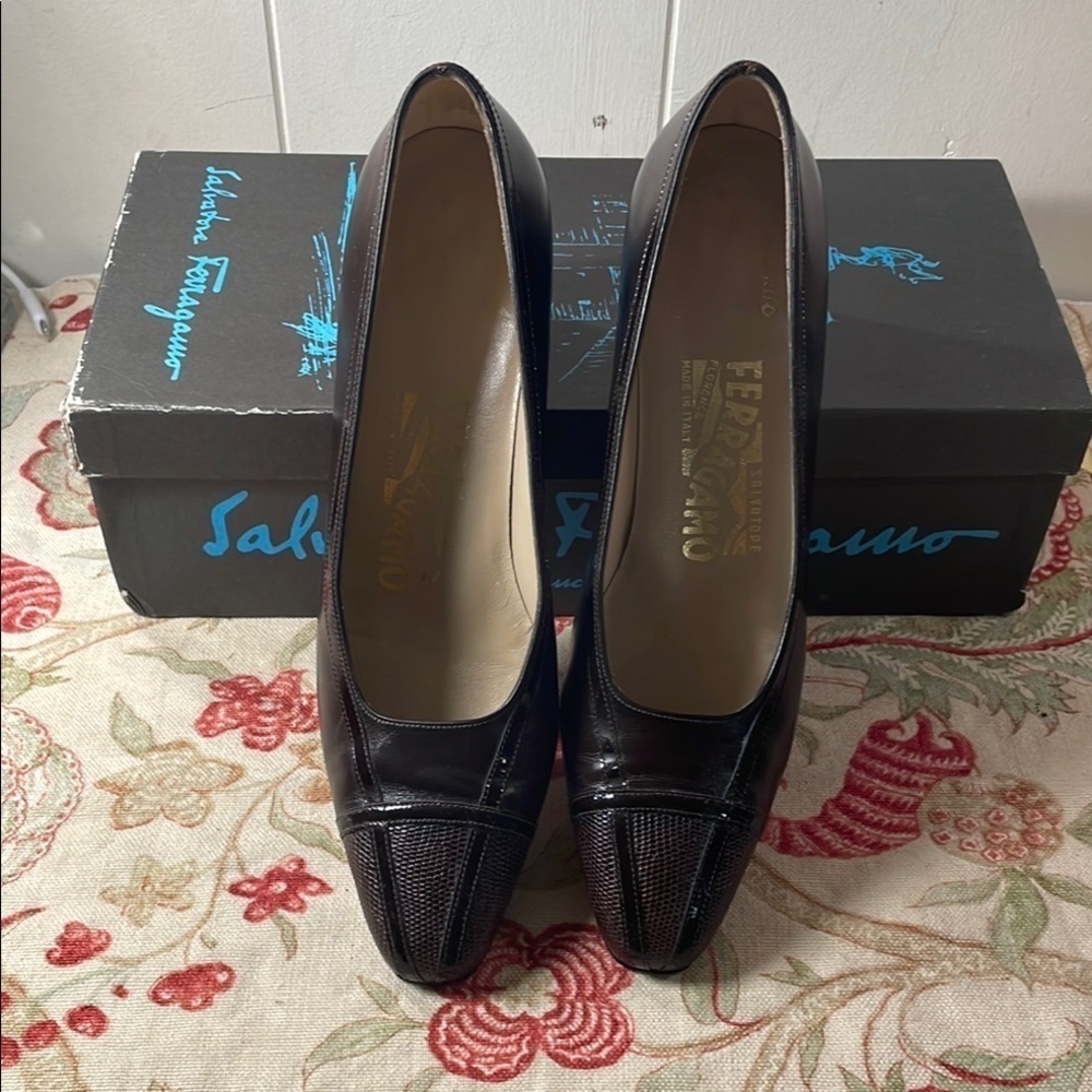Salvatore Ferragamo Vintage Chocolate Brown Detailed Toe Size 7AA Shoes